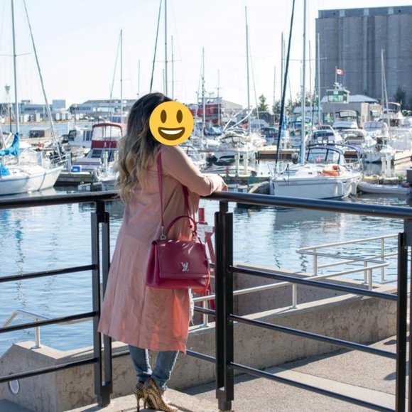 Louis Vuitton Lockme II Bag; Designer Louis Vuitton Lockme II Bag In Gently Used - Picture 2 of 16